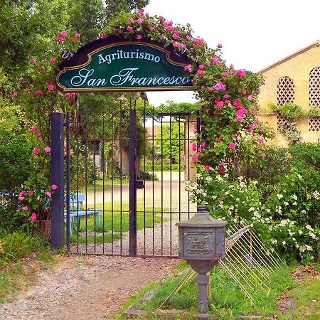 Agriturismo Borgo San Francesco Basiglio Exteriér fotografie