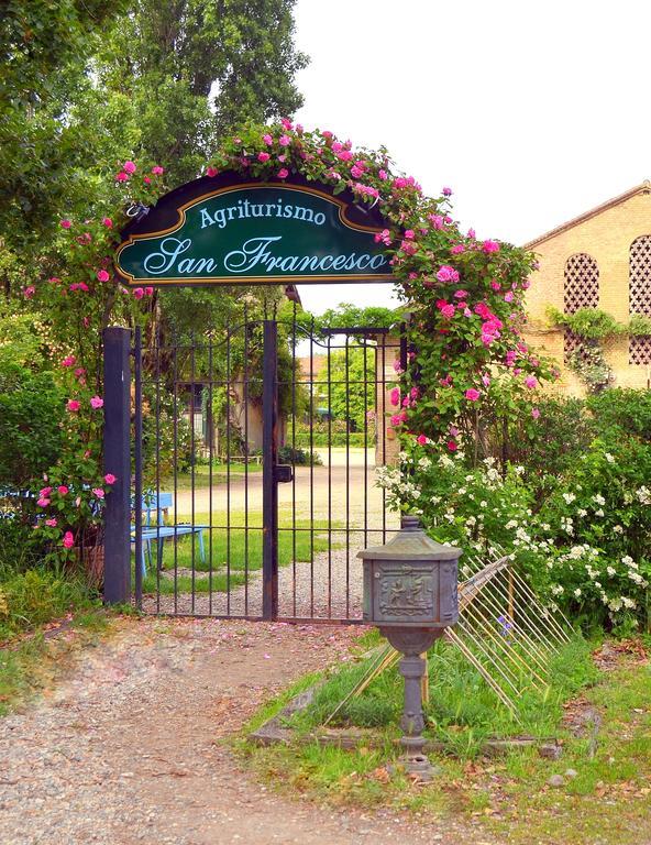 Agriturismo Borgo San Francesco Basiglio Exteriér fotografie
